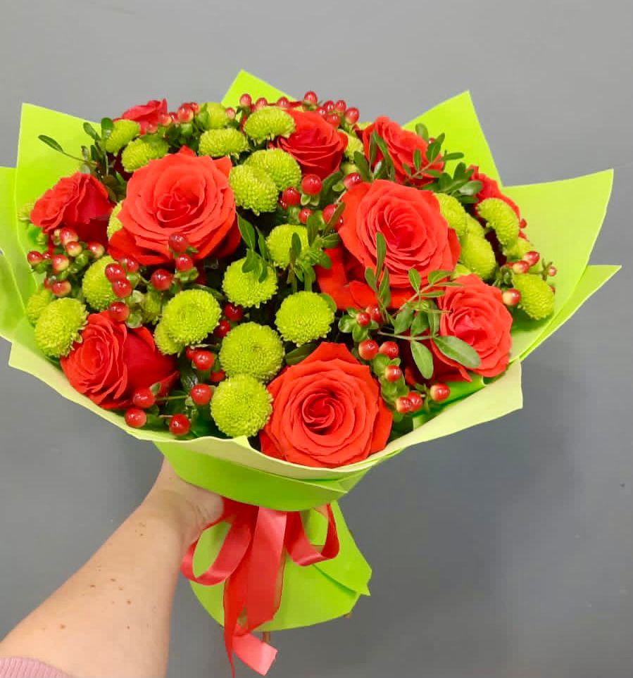 Букет цветов из: Хризантемы и Розы в Ягул