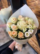 Букет цветов из:  Розы и Лизиантусы #REPLACE_PRED# Ягул