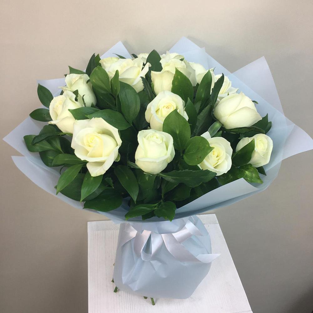 Букет 15 Белых роз Проуд в Ягул