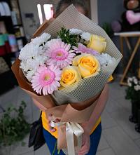 Букет цветов из:  Герберы, Розы и Хризантемы в Ягул