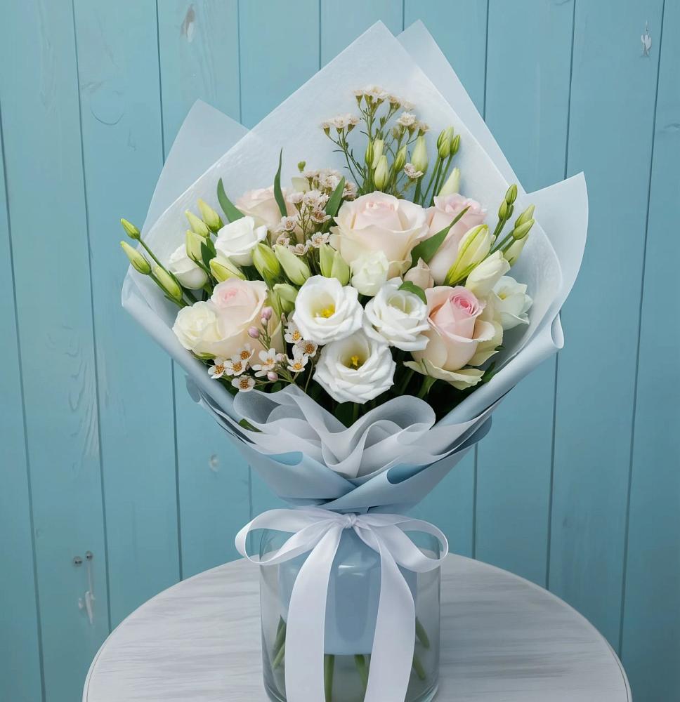 Букет цветов из: Розы и Лизиантусы в Ягул