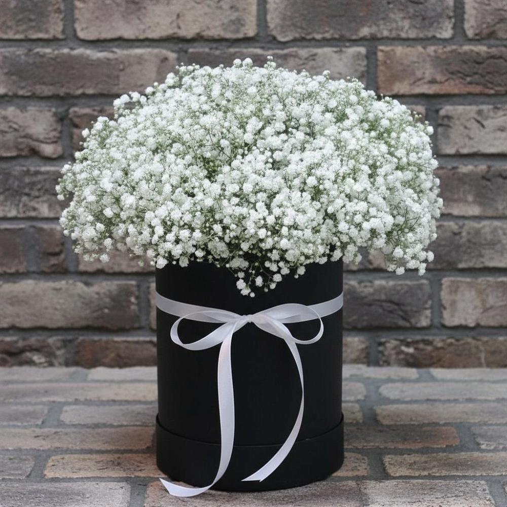 Цветочная композиция из Гипсофила в шляпной коробке в Ягул