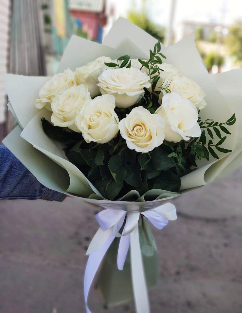 Букет Белые розы Проуд в Ягул