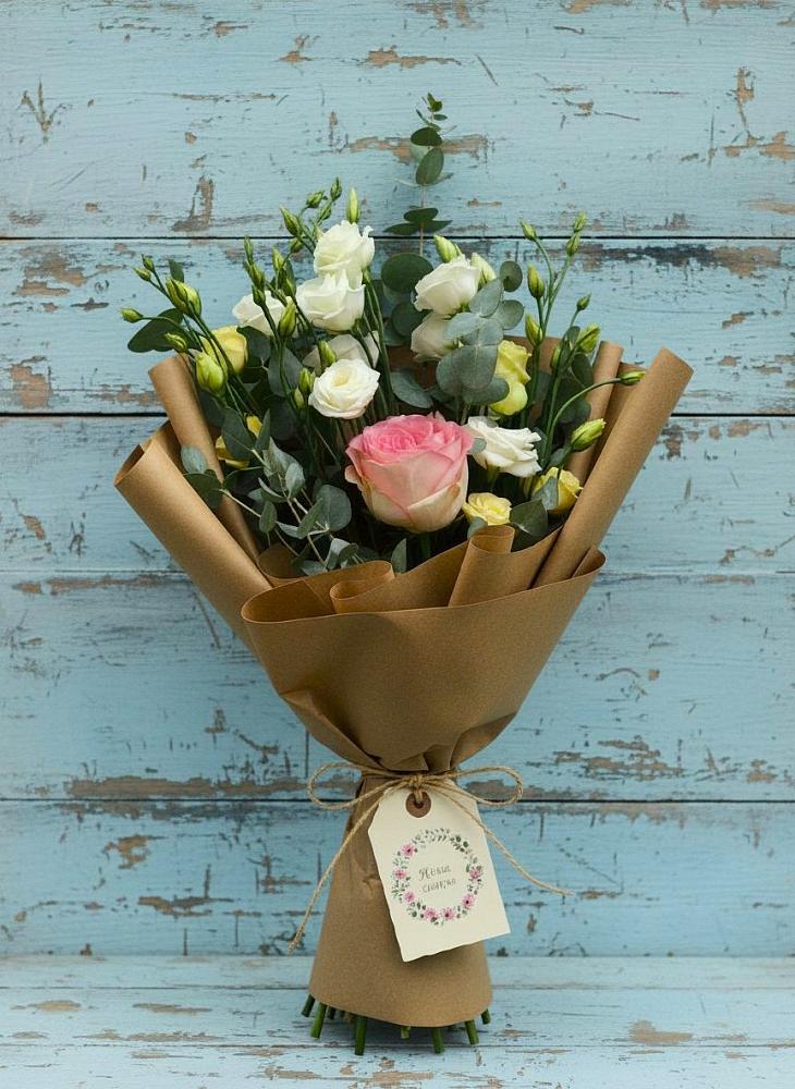 Букет цветов из: Розы и Лизиантусы в Ягул