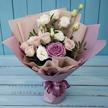Букет цветов из:  Розы и Лизиантусы в Ягул