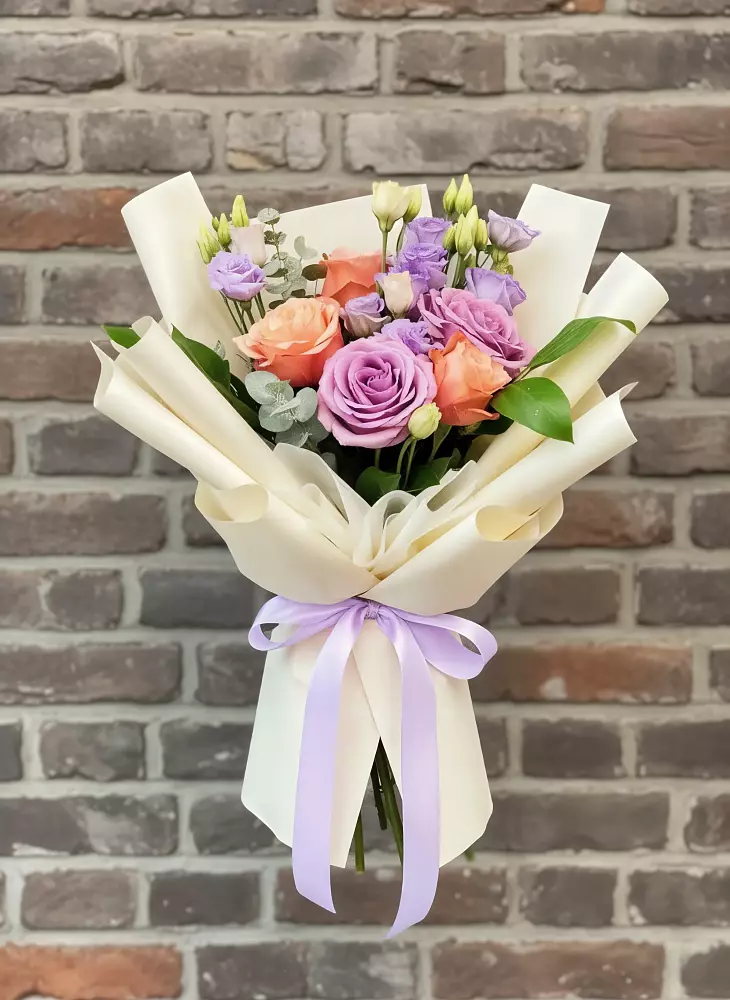 Букет цветов из: Лизиантусы и Розы в Ягул