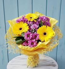 Букет цветов из:  Хризантемы и Герберы в Ягул