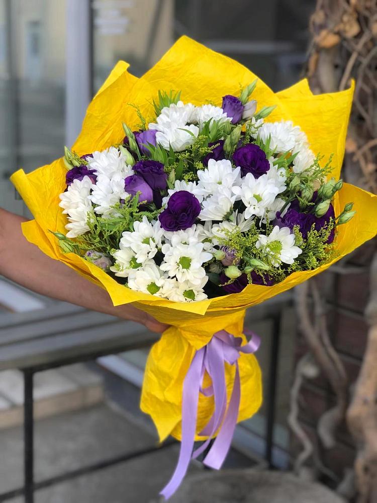 Букет цветов из: Ирисы, Хризантемы и Ромашки в Ягул