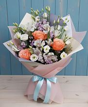 Букет цветов из:  Лизиантусы, Розы, Альстромерии и Гипсофила в Ягул