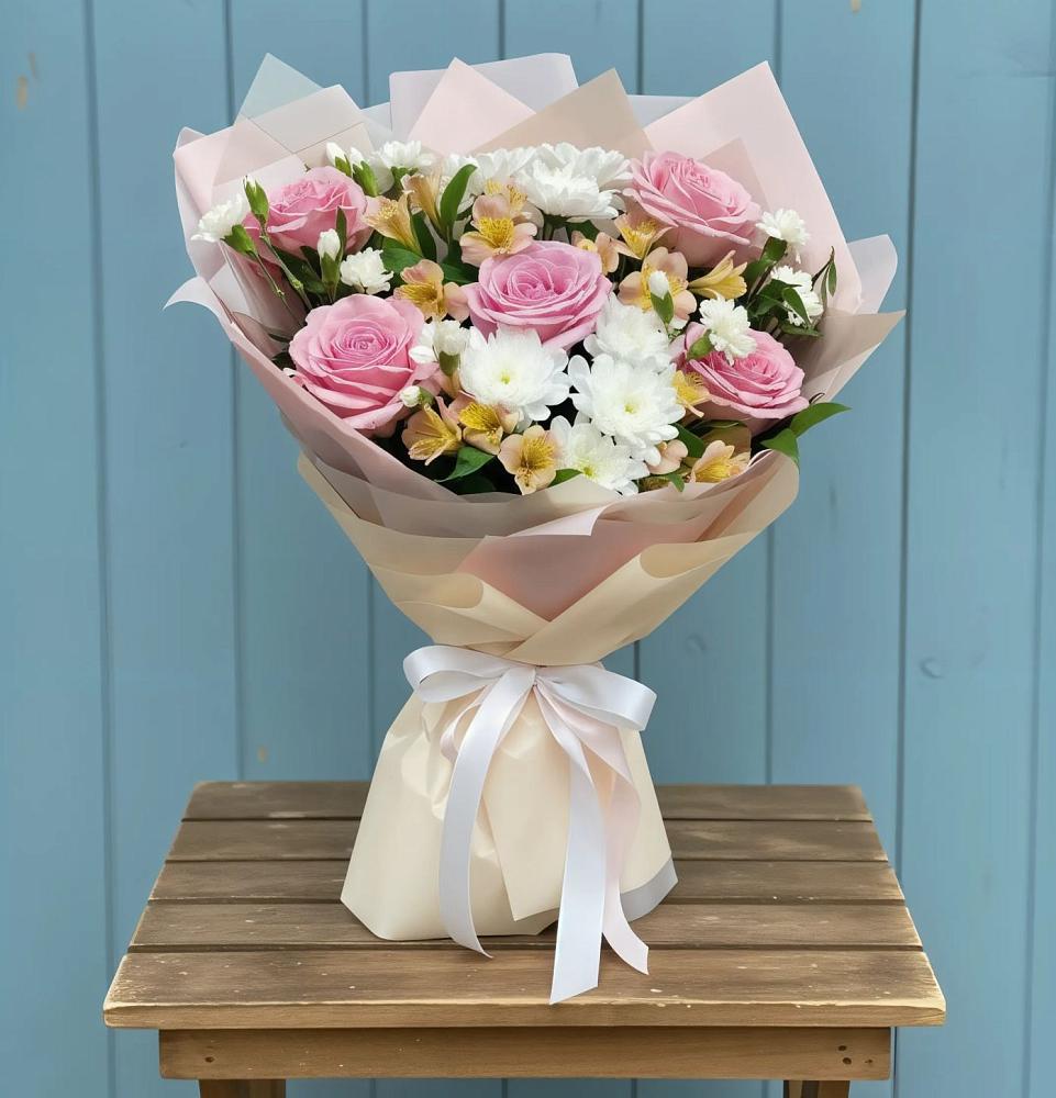 Букет цветов из: Гвоздики, Орхидеи и Розы в Ягул