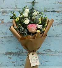 Букет цветов из:  Розы и Лизиантусы в Ягул