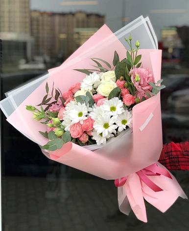 Букет цветов из: Розы, Лизиантусы и Хризантемы в Ягул