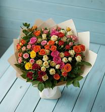 Букет Микс из разноцветных кустовых роз в Ягул